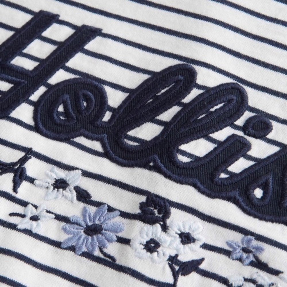 Hollister Embroidered Graphic Tee - Picture 2 of 2
